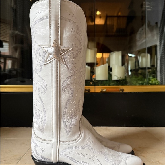 NIB Lucchese Gina White Boot size 7 B
$795 - Picture 4 of 11